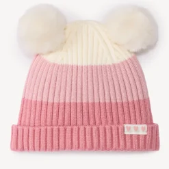 Muts van geribd gebreid met pompons voor babymeisje