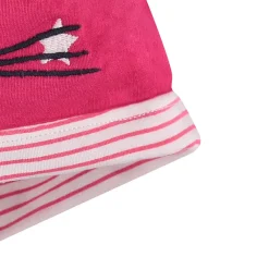 Muts van jerseystof met katoren in reliëf en geborduurde details