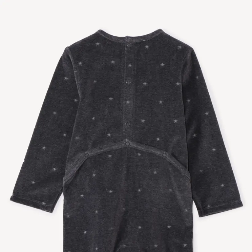 Pyjama met verbrande sterrenlook voor babyjongens met verschillende sluitingen naargelang de leeftijd