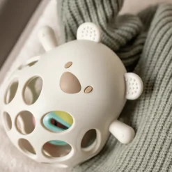 Rammelaar beer met bal - Silicone - Kleikleur