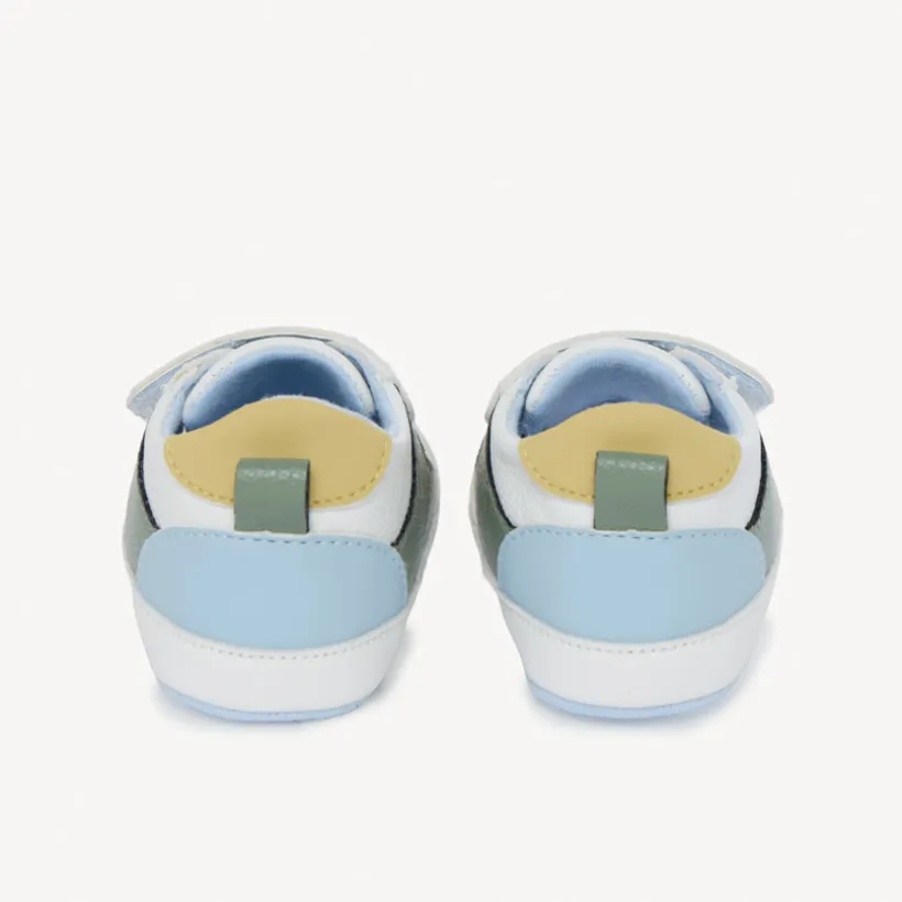 Schoenen met contrasterende inzetstukken voor babyjongen