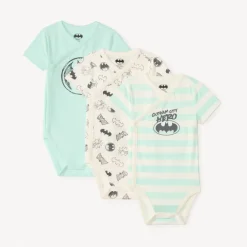 Set van 3 korte mouwen Batman Warner rompertjes voor babyjongens met verschillende openingen afhankelijk van de leeftijd.
