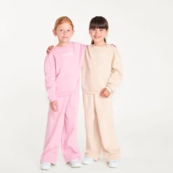 Set van 2 meisjes joggingoutfits met een sweatshirt en een wijde broek.