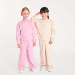 Set van 2 meisjes joggingoutfits met een sweatshirt en een wijde broek.