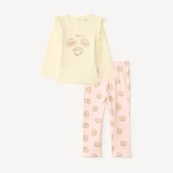Set van 2 onderdelen pyjama t-shirt + broek met ontbijtmotief voor baby meisjes, met verschillende afwerkingen afhankelijk van de leeftijd.