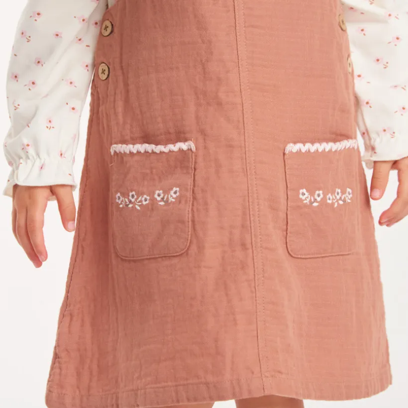 Set voor babymeisjes met een katoenen gaze jurk en een T-shirt met bloemennprint.