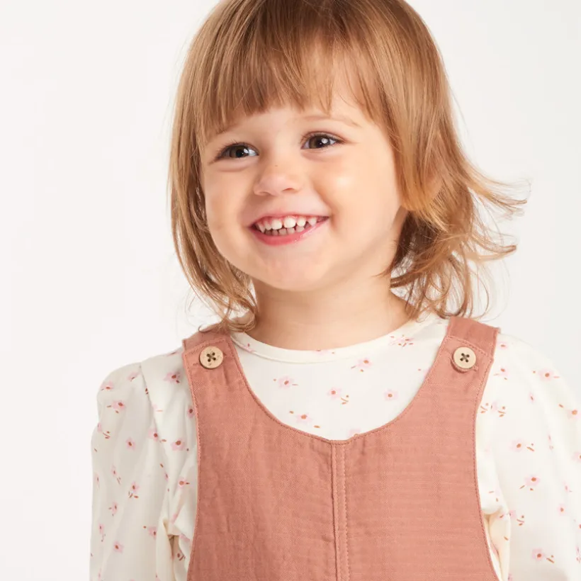Set voor babymeisjes met een katoenen gaze jurk en een T-shirt met bloemennprint.