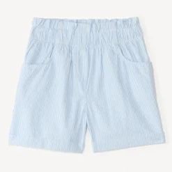 Short meisjes in gestreepte seersucker