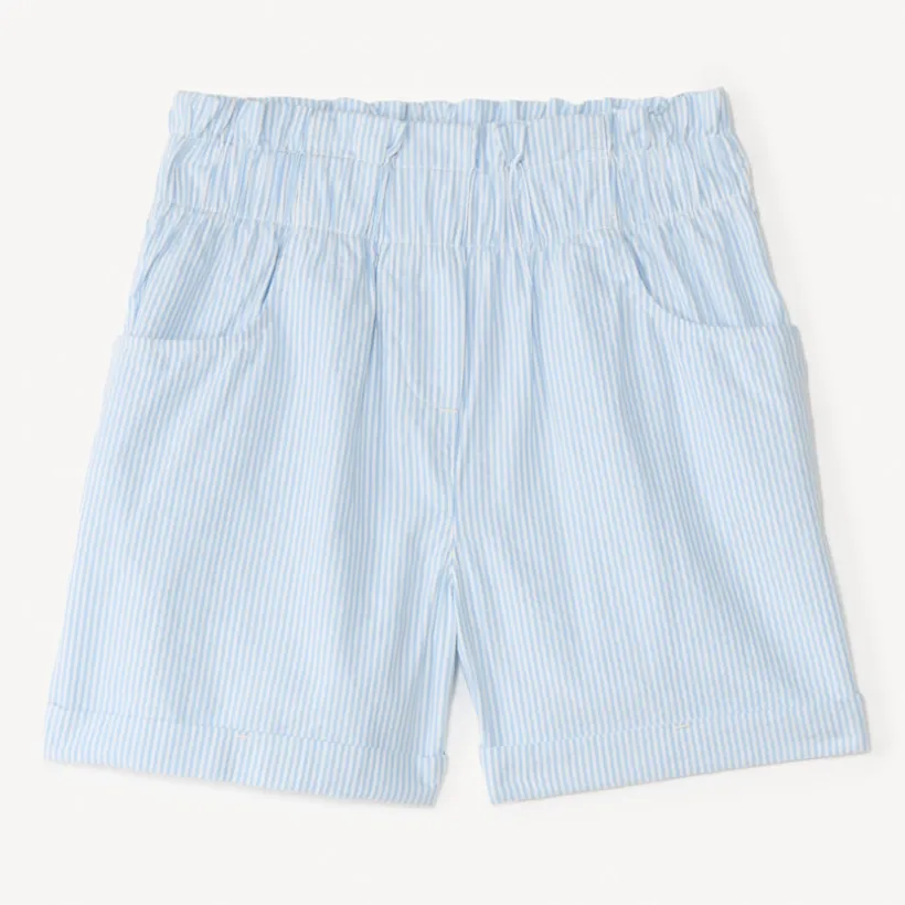 Short meisjes in gestreepte seersucker