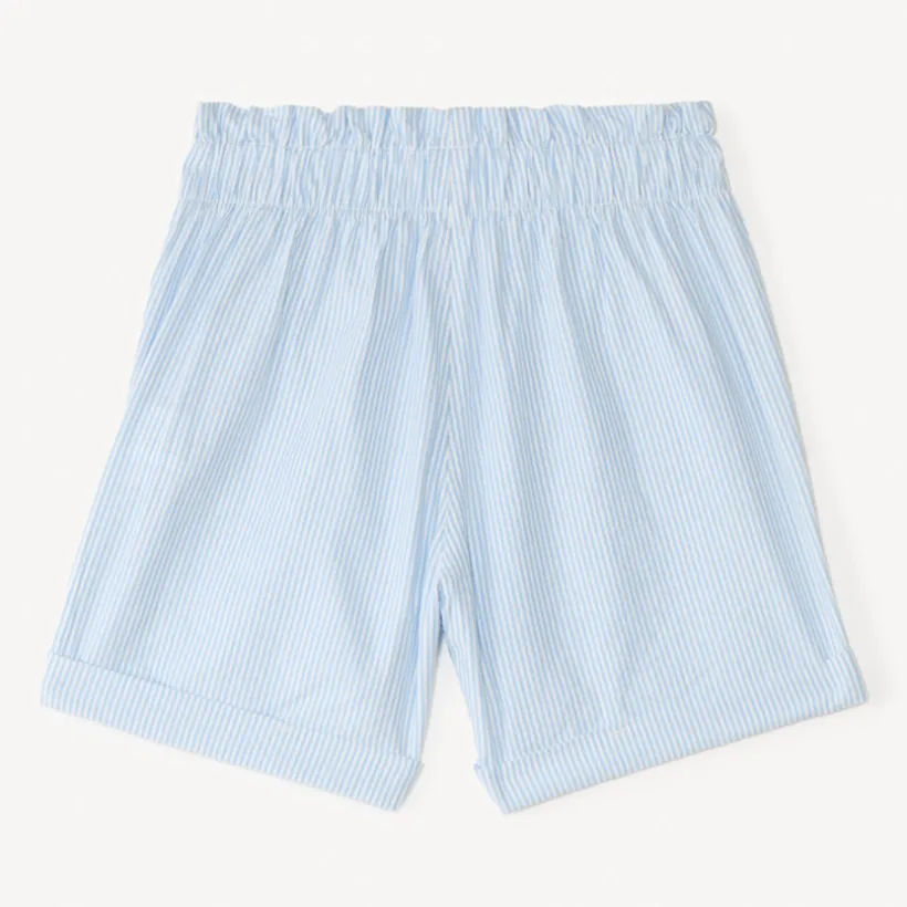 Short meisjes in gestreepte seersucker