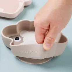 Siliconen kom in de vorm van een schaap met zuignapbasis - zand