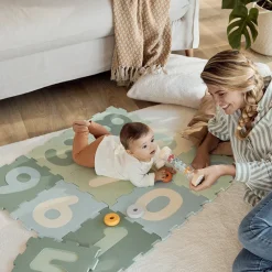 Speelkleed van schuim met 10 genummerde tegels in het groen