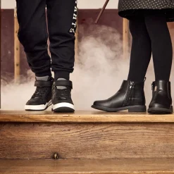 Sportieve hoge sneakers met tong en uitsnijdingen jongens