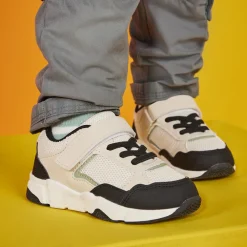 Sportieve mesh sneakers met inzetstukken voor babyjongen