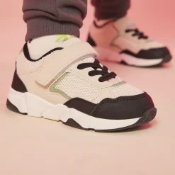 Sportieve sneakers in mesh met inzetstukken jongens