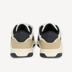Sport schoenen jongens met klittenbandsluiting in beige en zwart.
