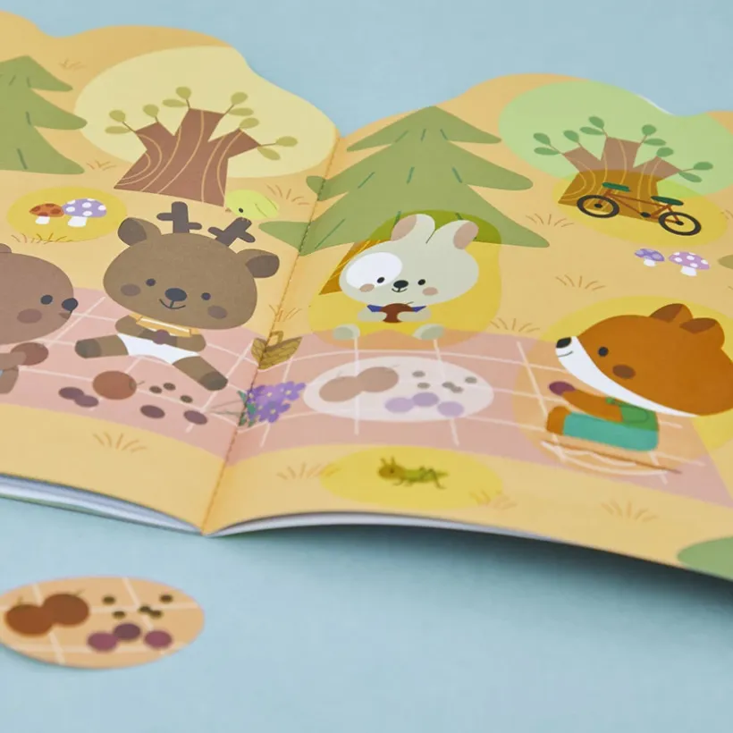 Stickersboek La Forêt van Janod voor creatieve spelletjes vanaf 18 maanden met herpositioneerbare stickers en 7 geïllustreerde scènes