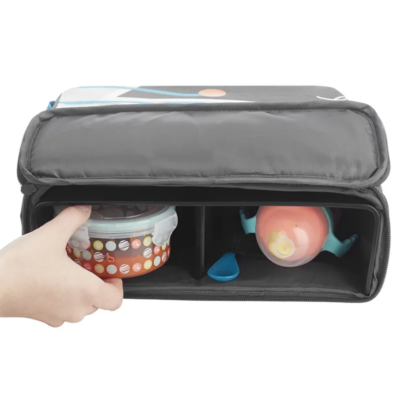 Stoelverhoger Yummy Travel met 3-punts harnas en opbergruimte