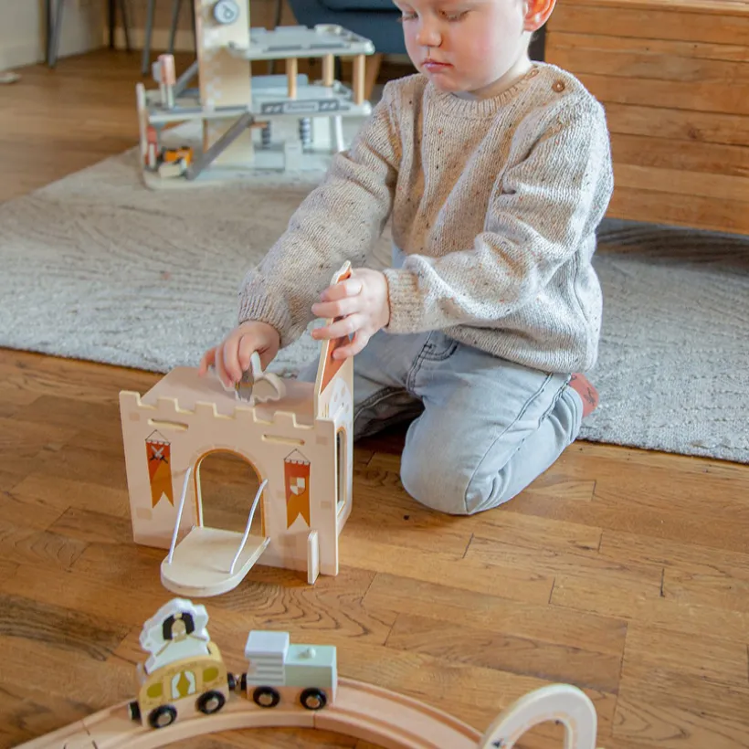 Tryco uitbreidingsset houten trein kasteel 11-delig met magnetische koetswagen en fantasiethema