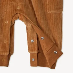Tweedelige set met speelse tuinbroek voor babyjongen