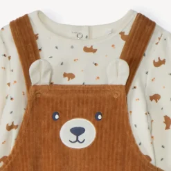 Tweedelige set met speelse tuinbroek voor babyjongen
