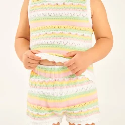Twee-delig set van een gebreide mouwloze top en shorts voor babymeisjes.