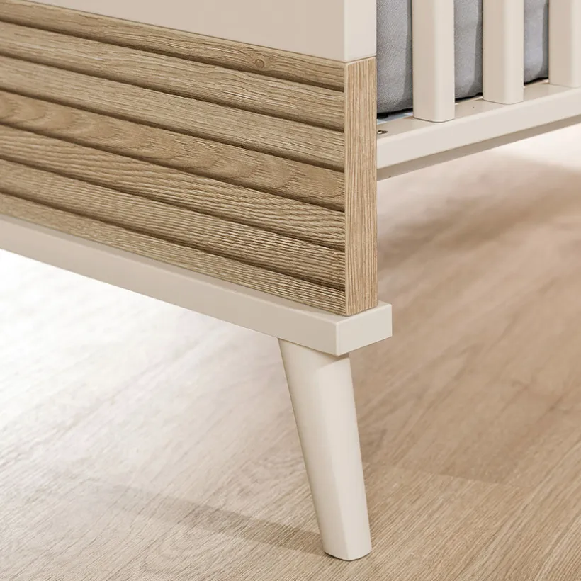 Verstelbaar babybedje 70 x 140 cm Eefje Cashmere Beige/Groovy Eikenhout