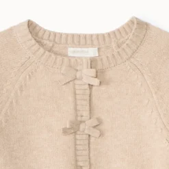 Vest in fantasiegebreid met drukknopen en decoratieve knopen meisjes