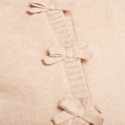 Vest in fantasiegebreid met drukknopen en decoratieve knopen meisjes