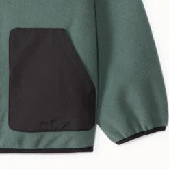Vest in fleece met kap en geborduurde patch jongens