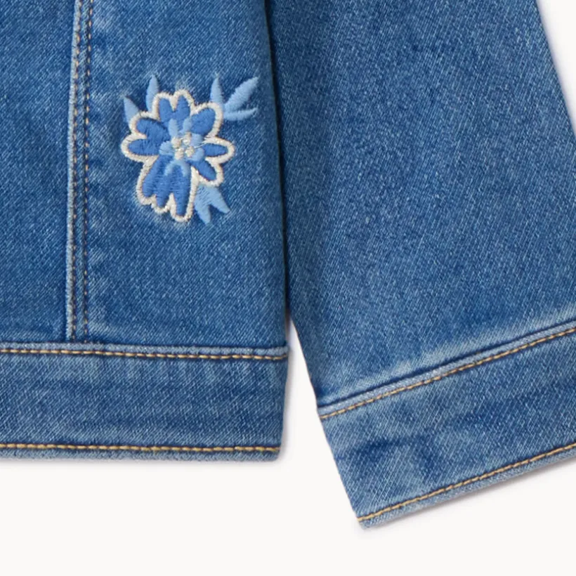 Vest met jeanslook en geborduurde bloemen op de rug voor babymeisje
