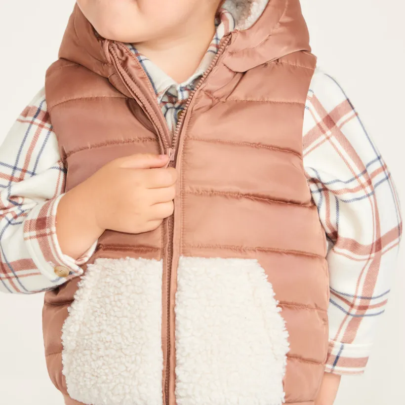Vest zonder mouwen voor jongens, effect van meerdere materialen.