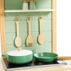 Volledige keuken met houten accessoires