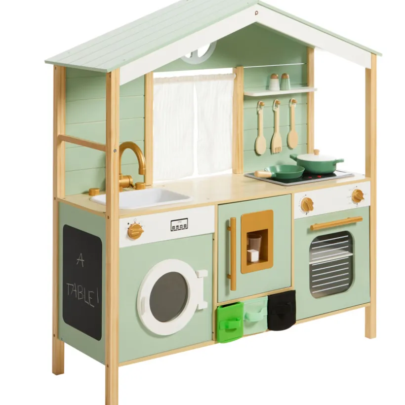 Volledige keuken met houten accessoires