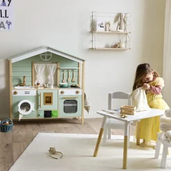 Volledige keuken met houten accessoires