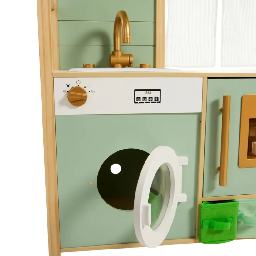 Volledige keuken met houten accessoires