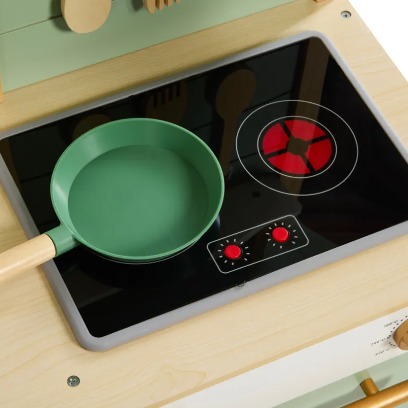 Volledige keuken met houten accessoires