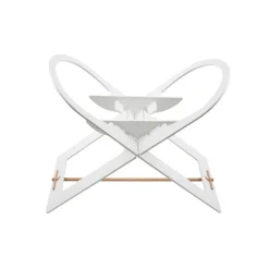 witte mandstandaard voor mand by Noukie’s, licht en praktisch, makkelijk te monteren, isolatie tegen vloer en tocht, strak design