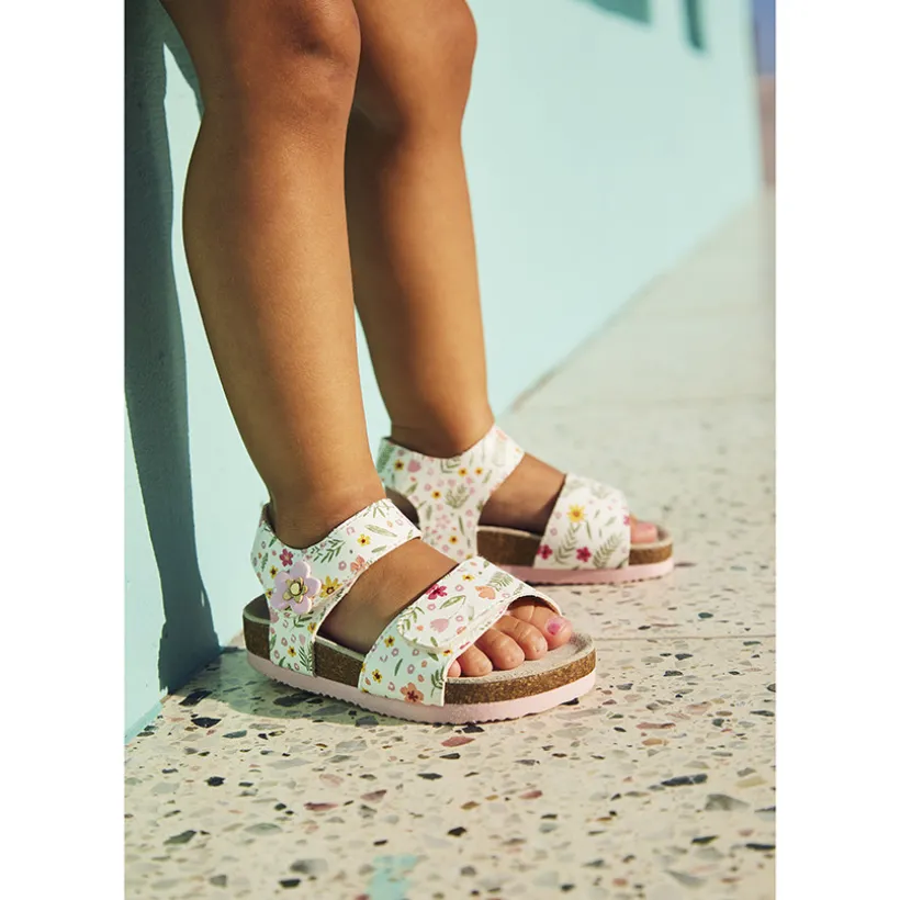 Witte sandalen met dubbele klittenband en bloemenprint voor baby meisje