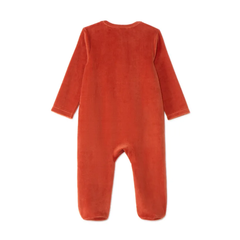 Zachte voetenzak voor jongens met een speelse leeuwenpocket.