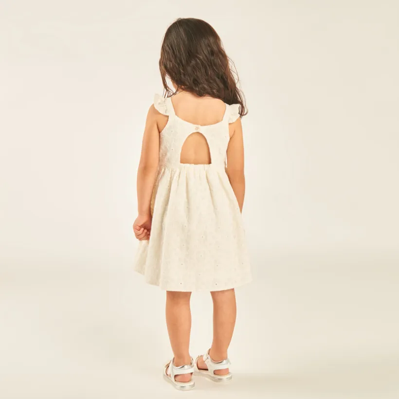 Zomerjurk met schouderbandjes van Engelse broderie en een open rug meisjes.