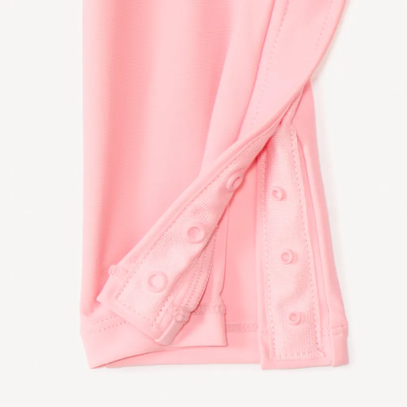 Zonnebrandwerende badpak meisjes in het roze.