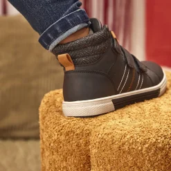 Zwarte laarsjes met drie velcro's voor babyjongens