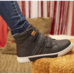 Zwarte laarsjes met drie velcro's voor babyjongens