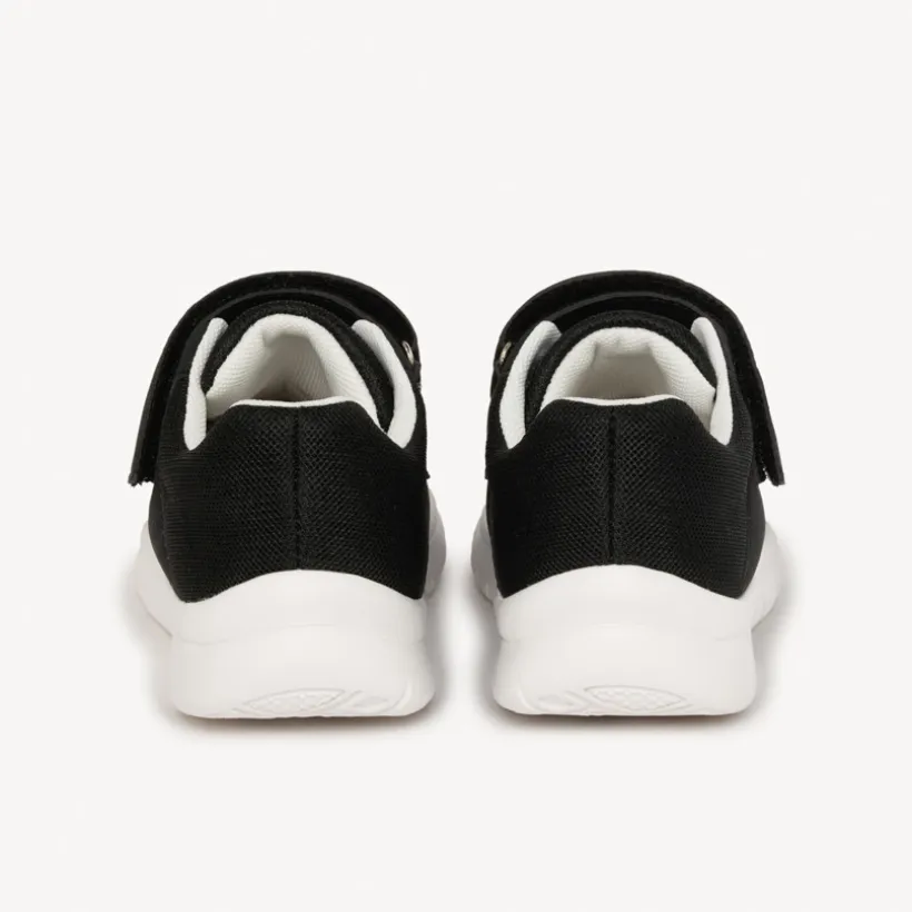 Zwarte lage sportsneakers met elastische veters en velcro jongens